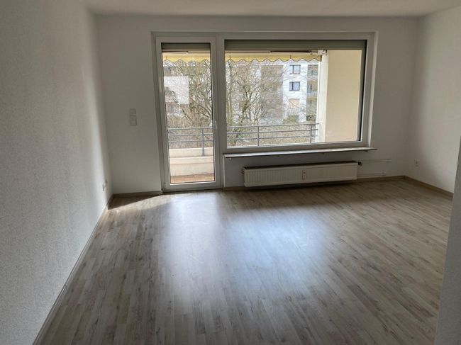 <br />
Schöne 3 Zi. Whg. mit Balkon / Laatzen Zwischen Park der Sinne und Mastbruchholz
